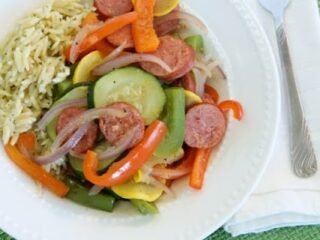 https://www.dessertnowdinnerlater.com/wp-content/uploads/2013/07/Easy+Grilled+Summer+Vegetables+amp+Sausage1-320x240.jpg