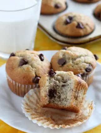 Banana Chocolate Chip Muffins from DessertNowDinnerLater.com