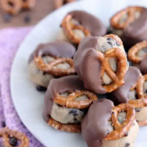 Cookie Dough Pretzel Bites - eggless chocolate chip cookie dough sandwiched between two pretzels and dipped in milk chocolate! From DessertNowDinnerLater.com