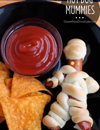 Hot Dog Mummies from DessertNowDinnerLater.com #halloween