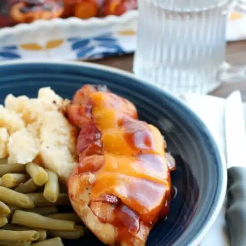 This Barbecue Chicken with Bacon and Cheddar is an easy and delicious 4-ingredient dinner that will have you firing up the grill up any time of the year!