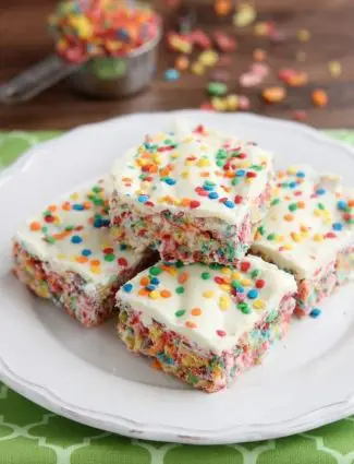 Fruity Pebbles, marshmallows, white chocolate, and confetti sprinkles, come together to make these Rainbow Krispie Treats! An easy St. Patrick's Day dessert!