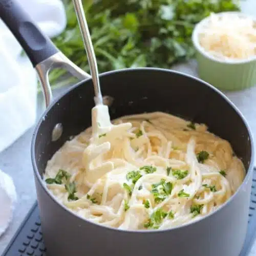 This Garlic Parmesan Spaghetti has browned butter and garlic in its thick and creamy parmesan sauce, for a super flavorful pasta dinner that will have you licking the plate clean.