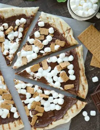 Make your dessert outside! This Grilled S'mores Pizza is an easy and delicious dessert with all the flavors of everyone's favorite campfire treat! 