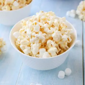 Marshmallow Popcorn is an easy and cheap snack that feeds a crowd! Perfect for movie night!