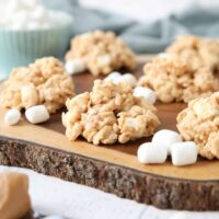 Close up of no-bake rice krispie treat cookies made with white chocolate, peanut butter, and marshmallows.