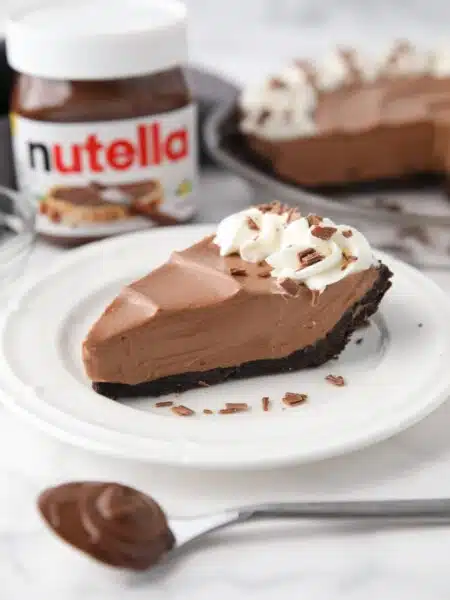 Slice of no bake Nutella cheesecake on a plate.