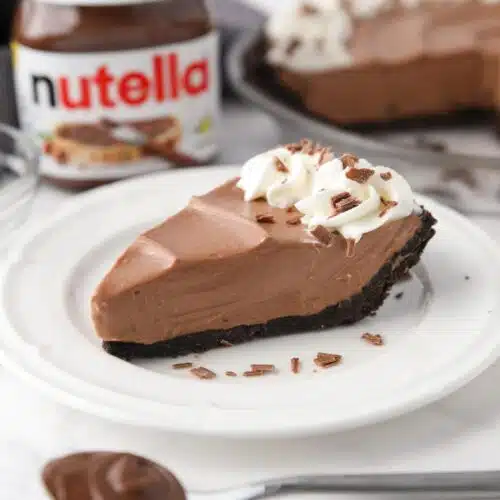 Slice of no bake Nutella cheesecake on a plate.